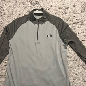 Under armor gray loose half zip men’s heatgear